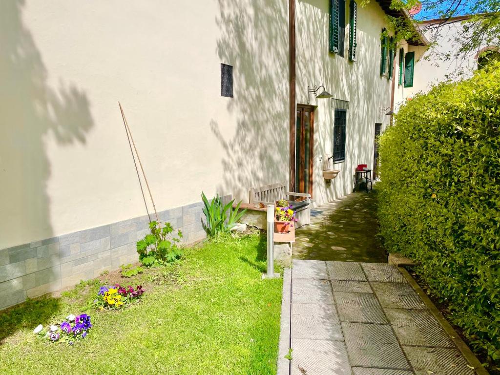 Giardino con portafinestra ingresso